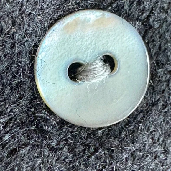 $375 VINCE Blk 100% Cashmere Cardigan Sweater XS Mother of Pearl Button Academia - Picture 5 of 5